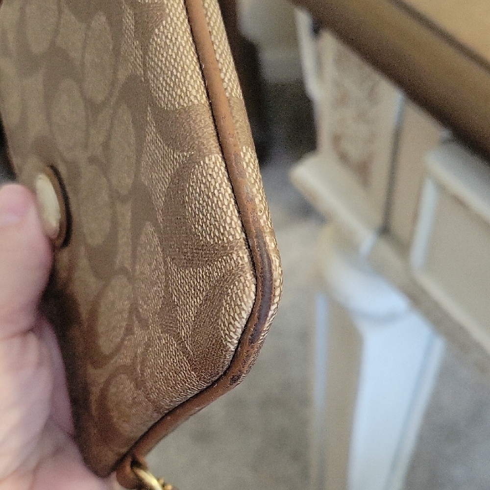 Coach Brown vinyl leather trim & Strap Signature Pattern Wristlet with hangtag - Picture 10 of 10